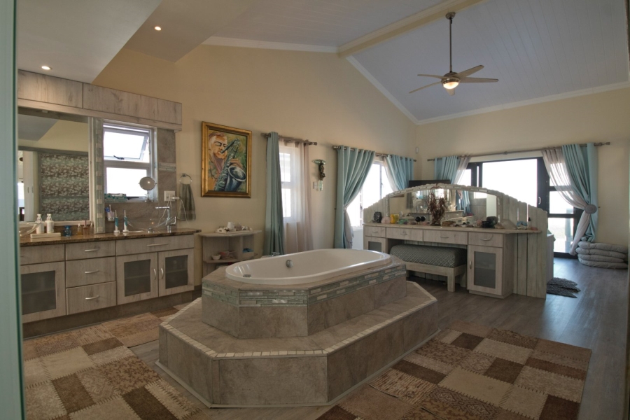 4 Bedroom Property for Sale in Outeniqua Strand Western Cape